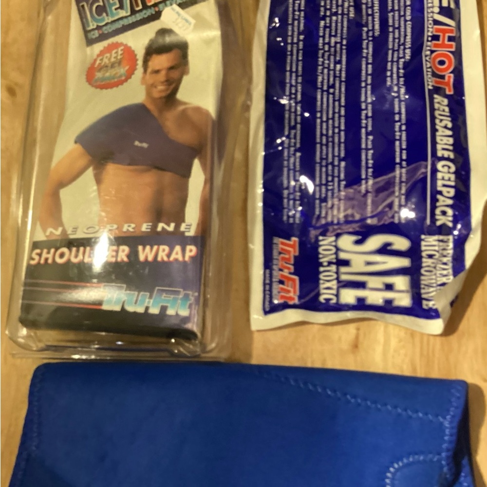Blue Neoprene Shoulder Wrap with reusable gel pack like new - Picture 2 of 9